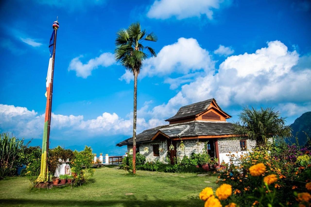 Es Deurali Resort Pokhara Exteriör bild