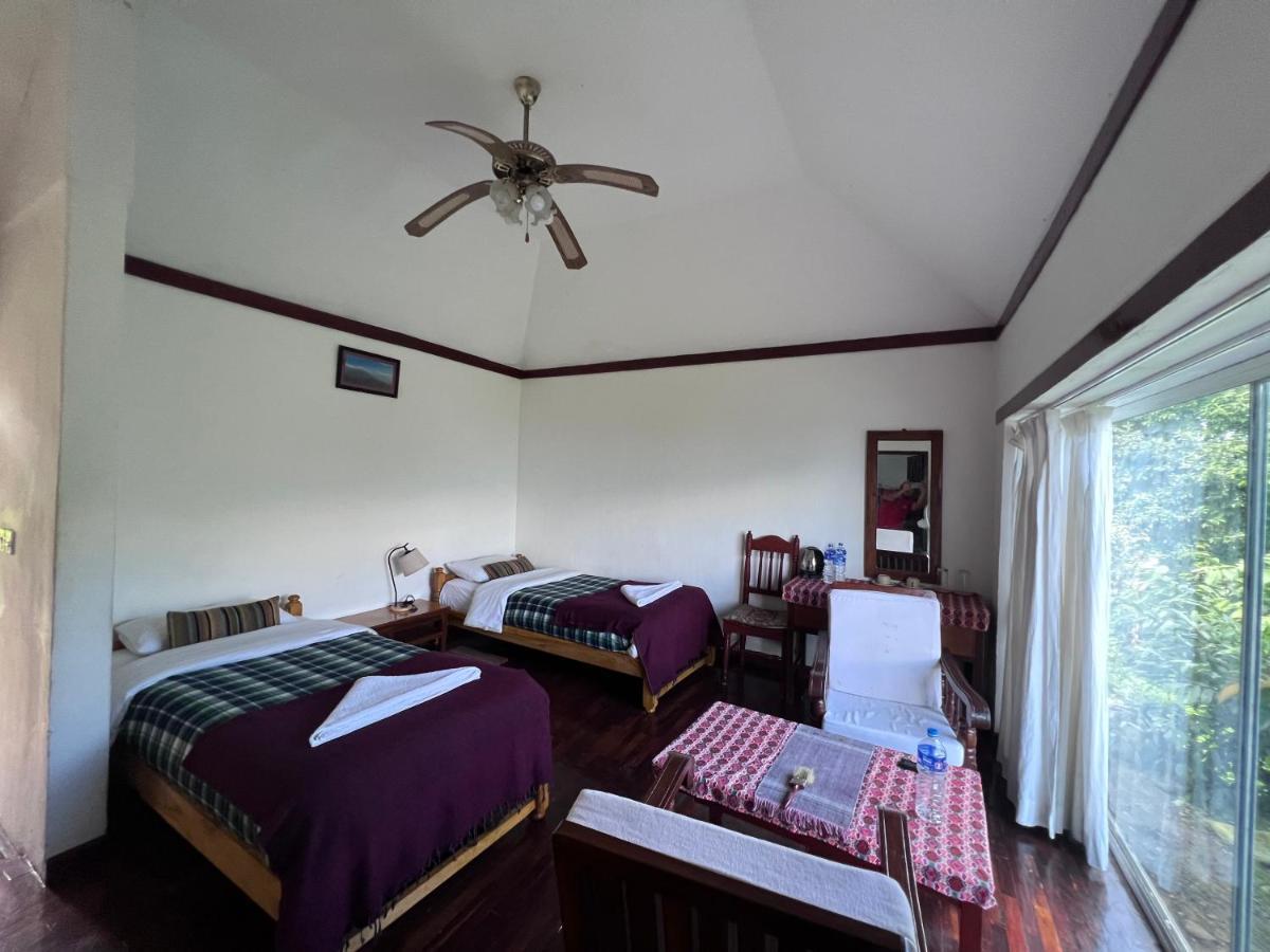 Es Deurali Resort Pokhara Exteriör bild