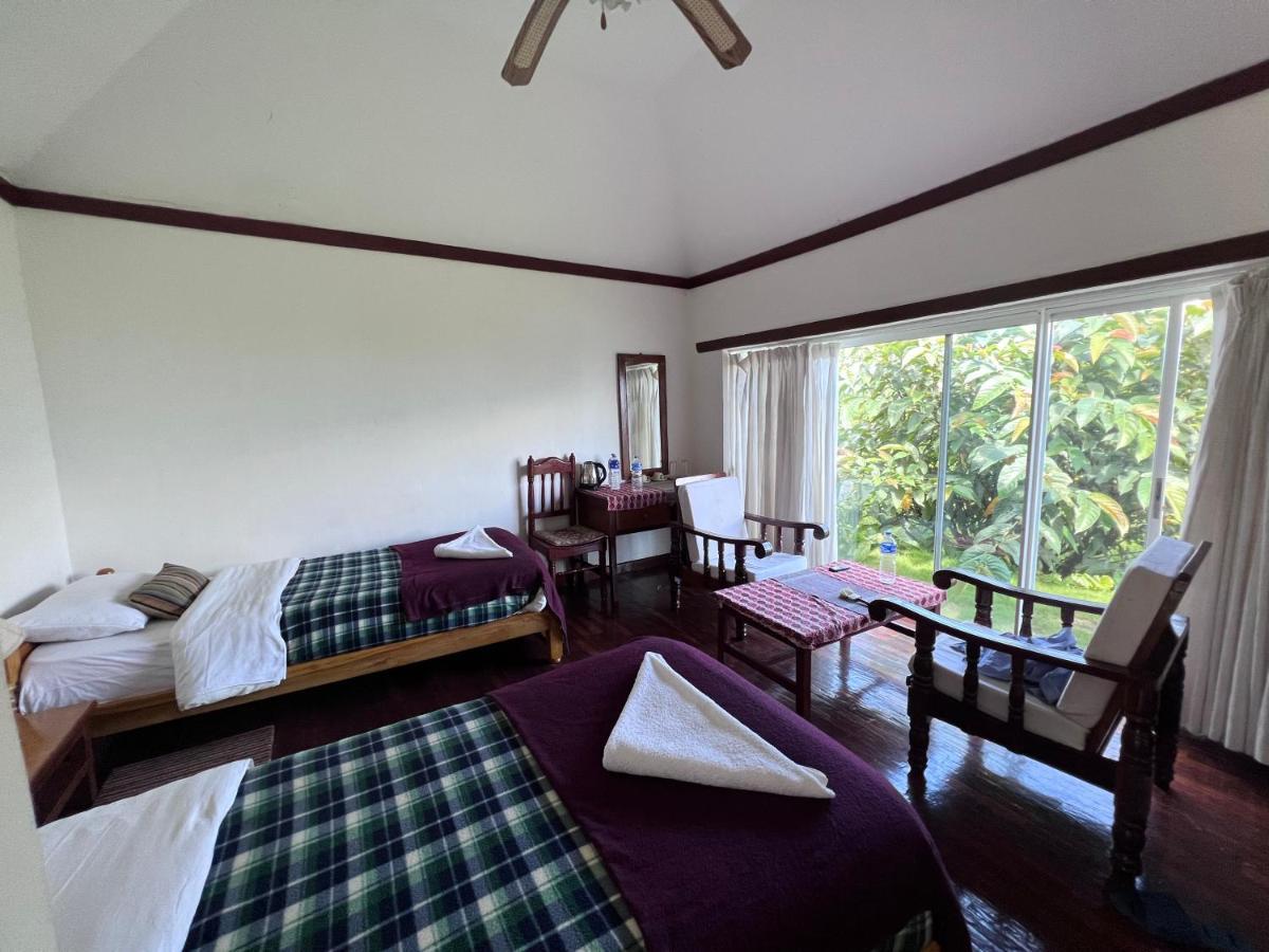 Es Deurali Resort Pokhara Exteriör bild