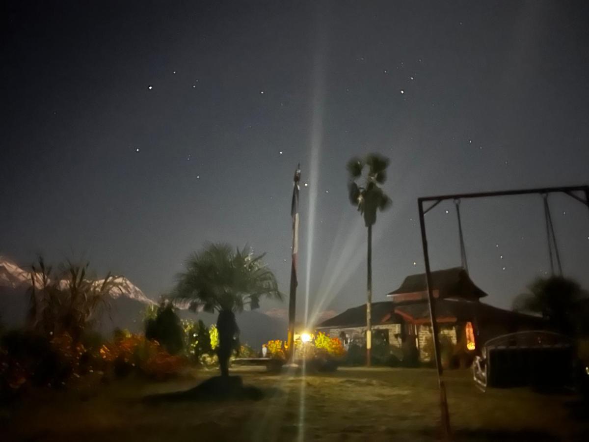 Es Deurali Resort Pokhara Exteriör bild