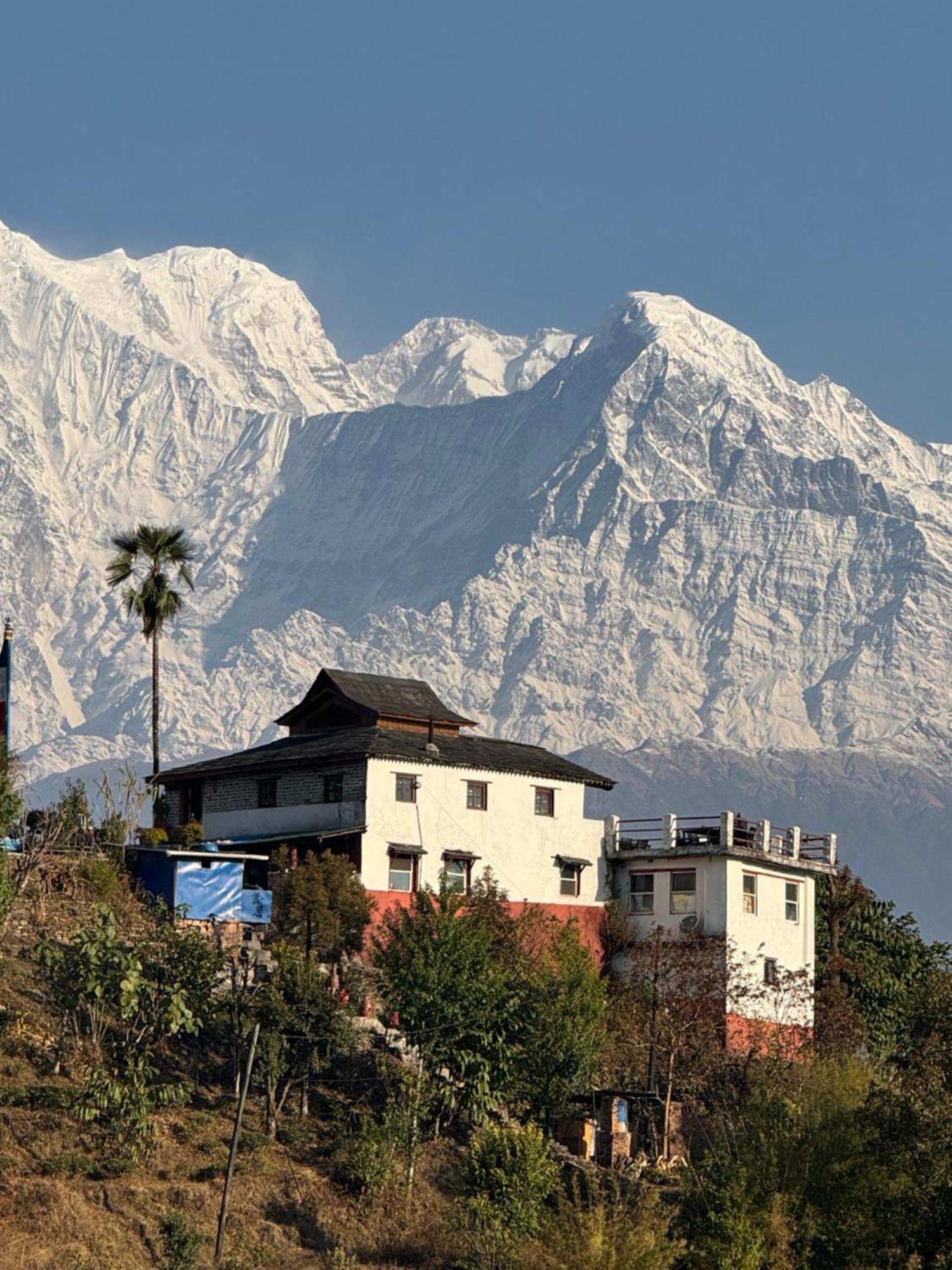 Es Deurali Resort Pokhara Exteriör bild