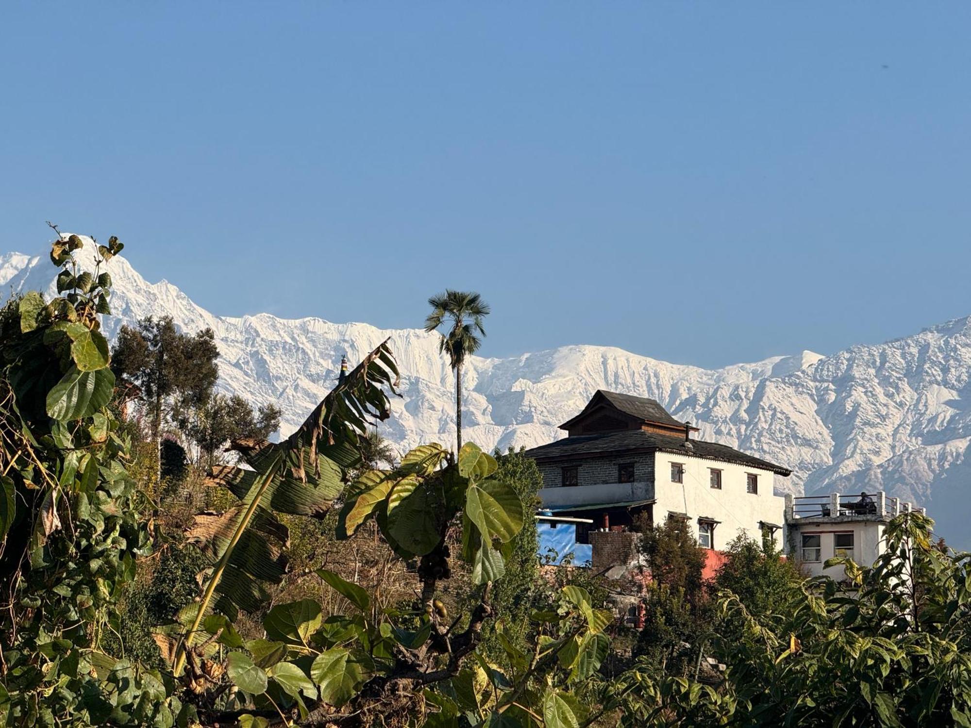 Es Deurali Resort Pokhara Exteriör bild
