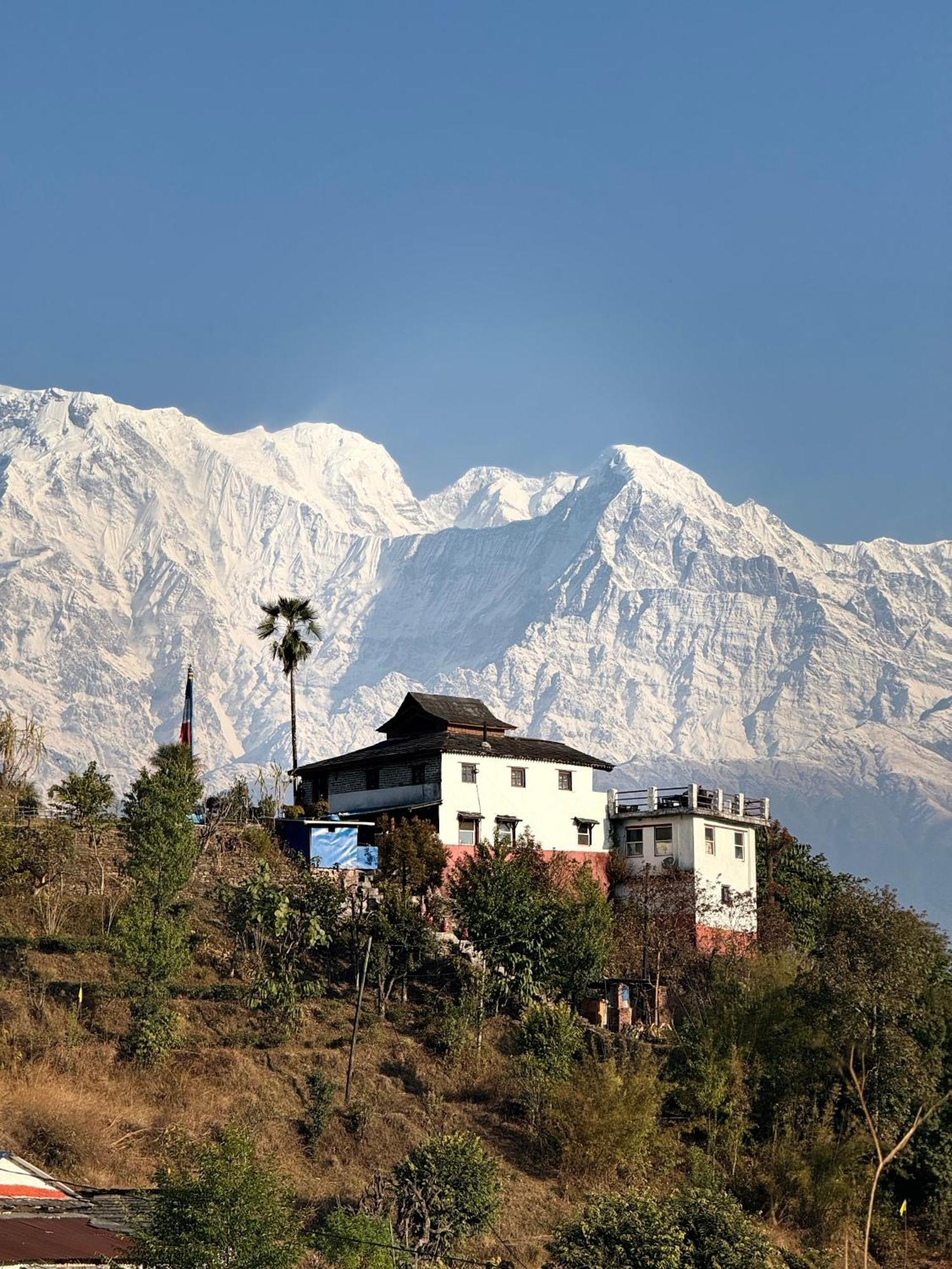 Es Deurali Resort Pokhara Exteriör bild