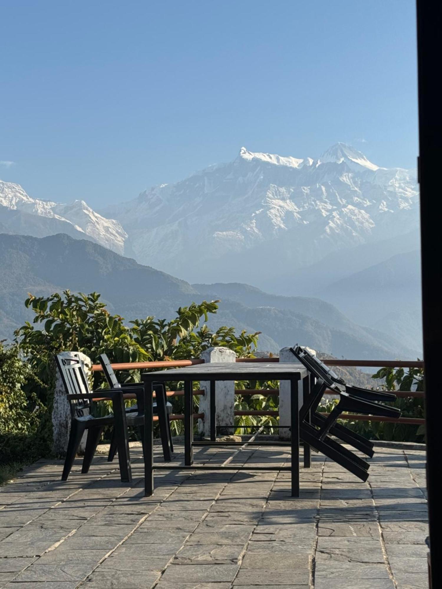 Es Deurali Resort Pokhara Exteriör bild