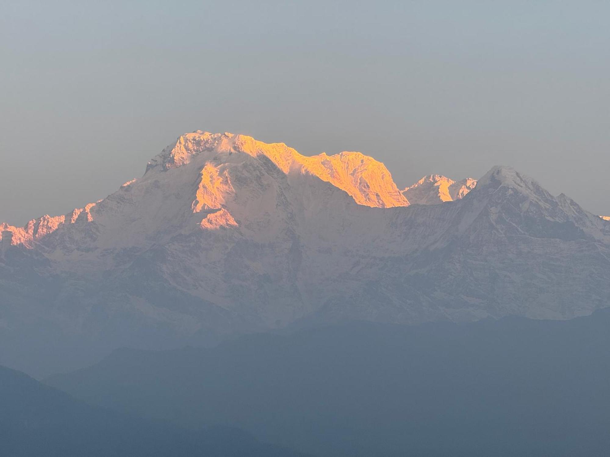 Es Deurali Resort Pokhara Exteriör bild