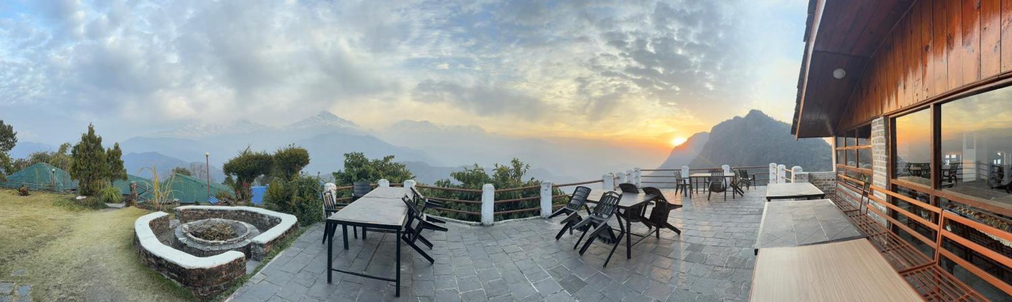 Es Deurali Resort Pokhara Exteriör bild