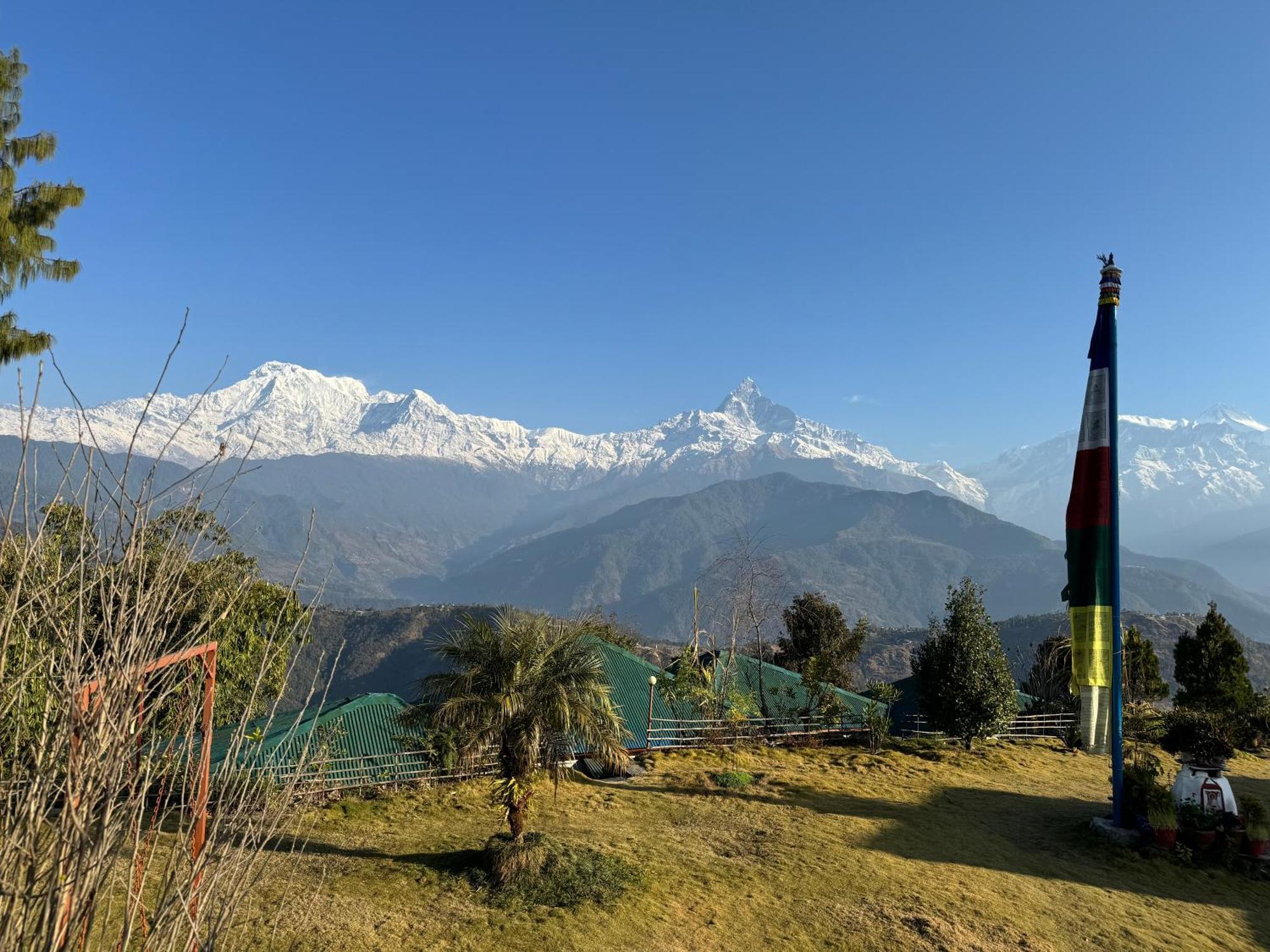 Es Deurali Resort Pokhara Exteriör bild