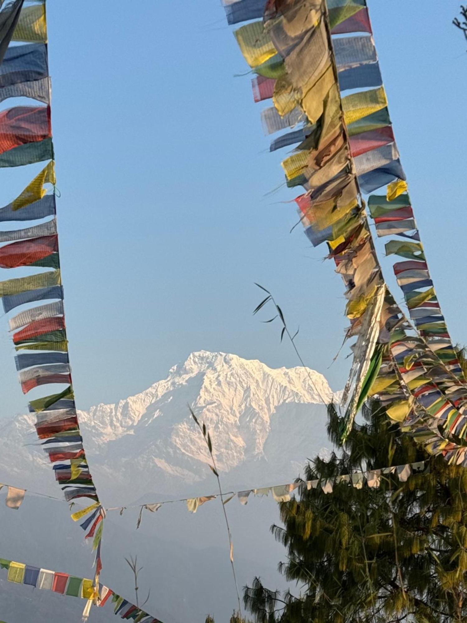 Es Deurali Resort Pokhara Exteriör bild