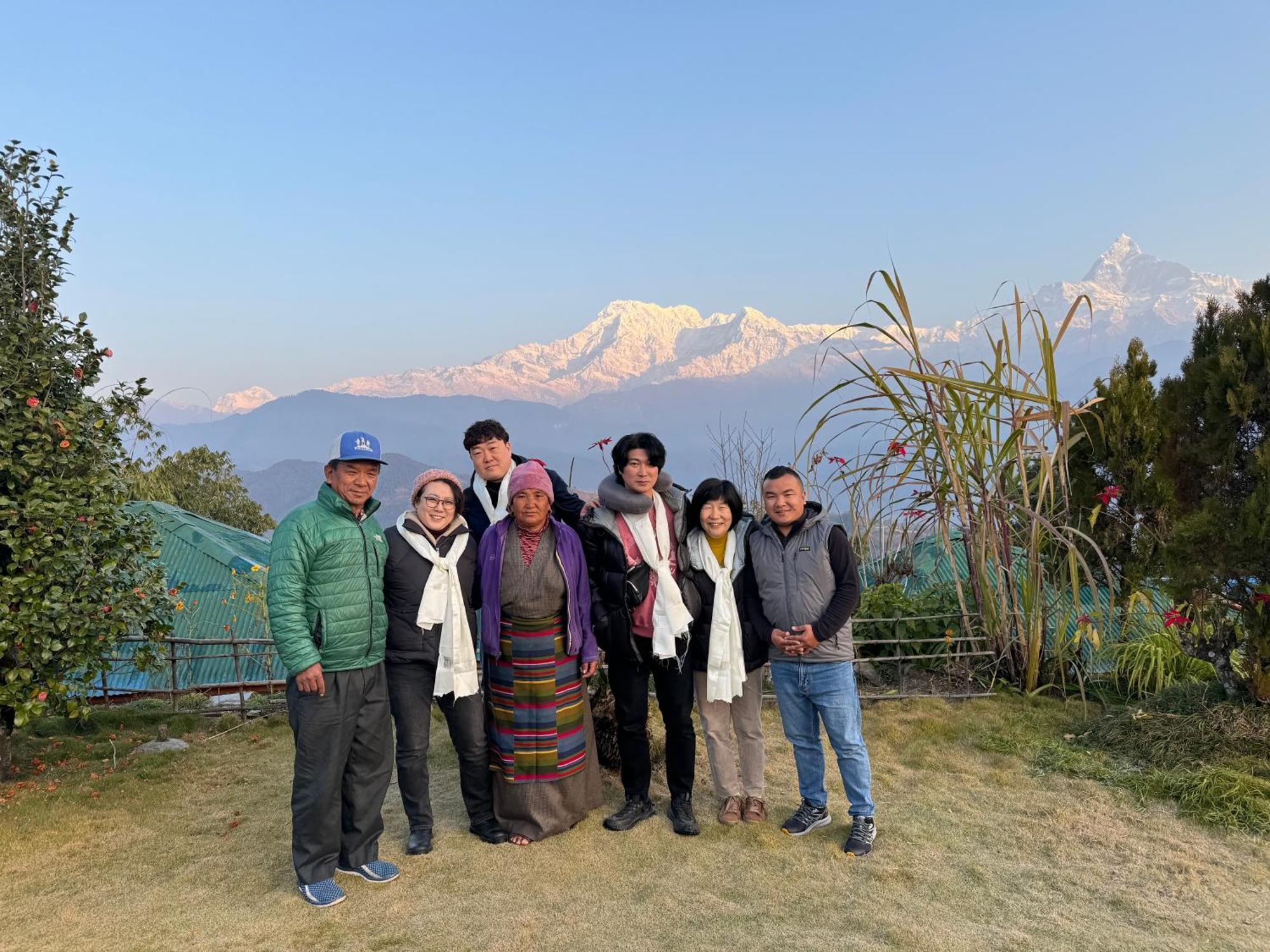 Es Deurali Resort Pokhara Exteriör bild