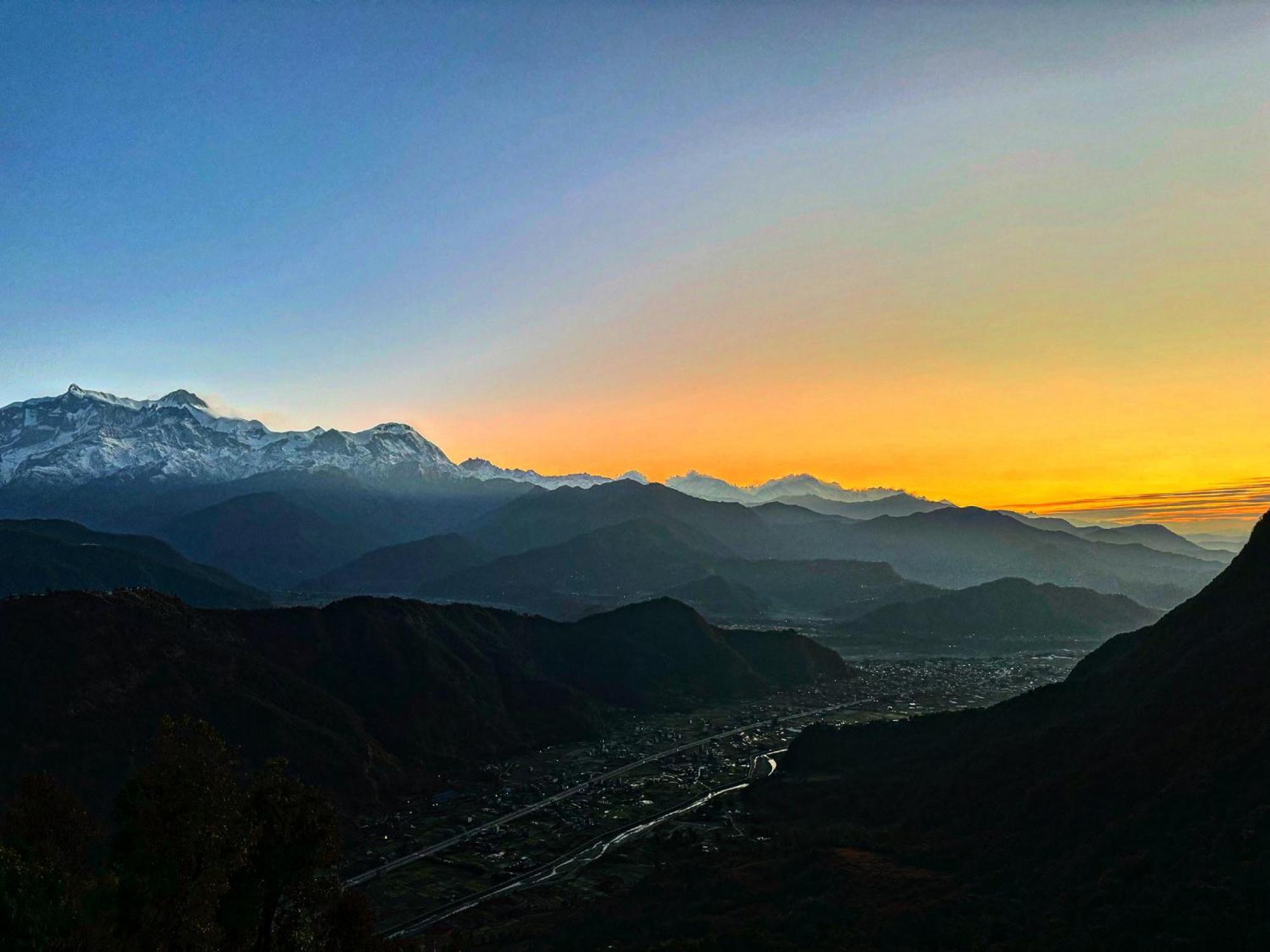 Es Deurali Resort Pokhara Exteriör bild