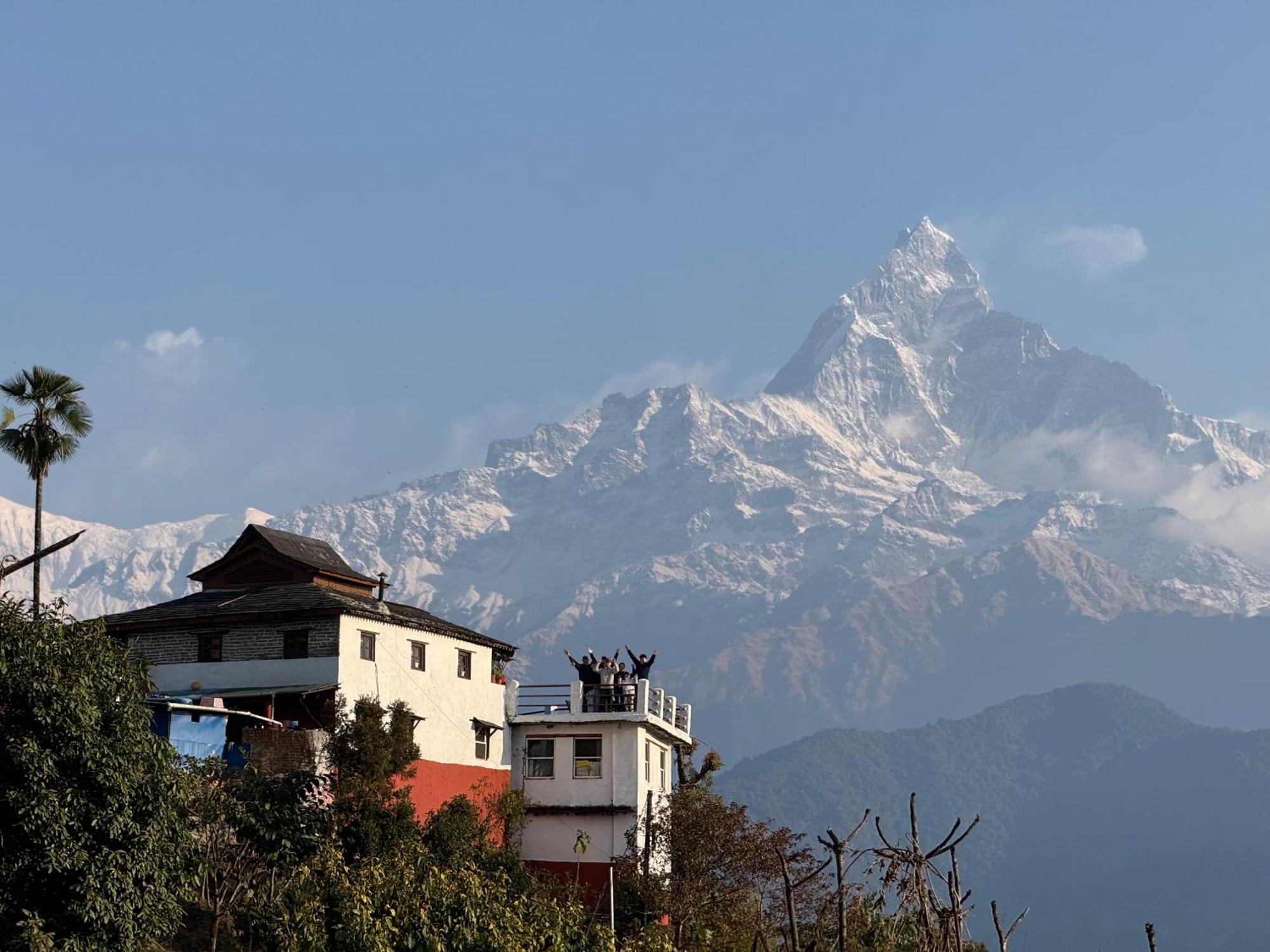 Es Deurali Resort Pokhara Exteriör bild