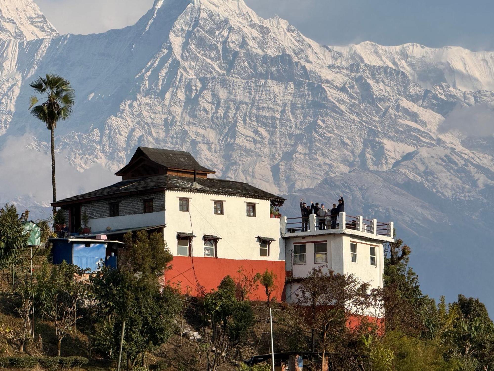 Es Deurali Resort Pokhara Exteriör bild