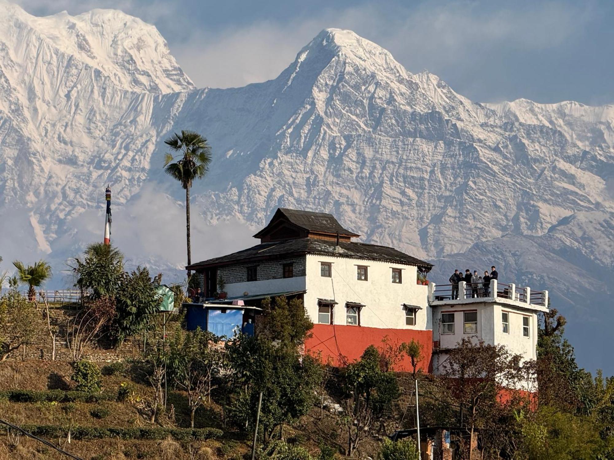 Es Deurali Resort Pokhara Exteriör bild